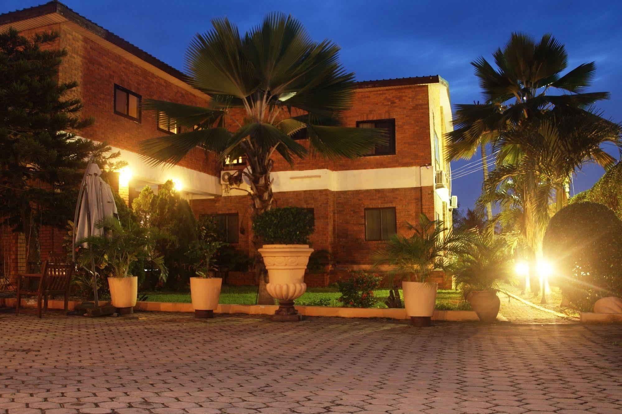 Joy Family Lodge Amasaman Экстерьер фото
