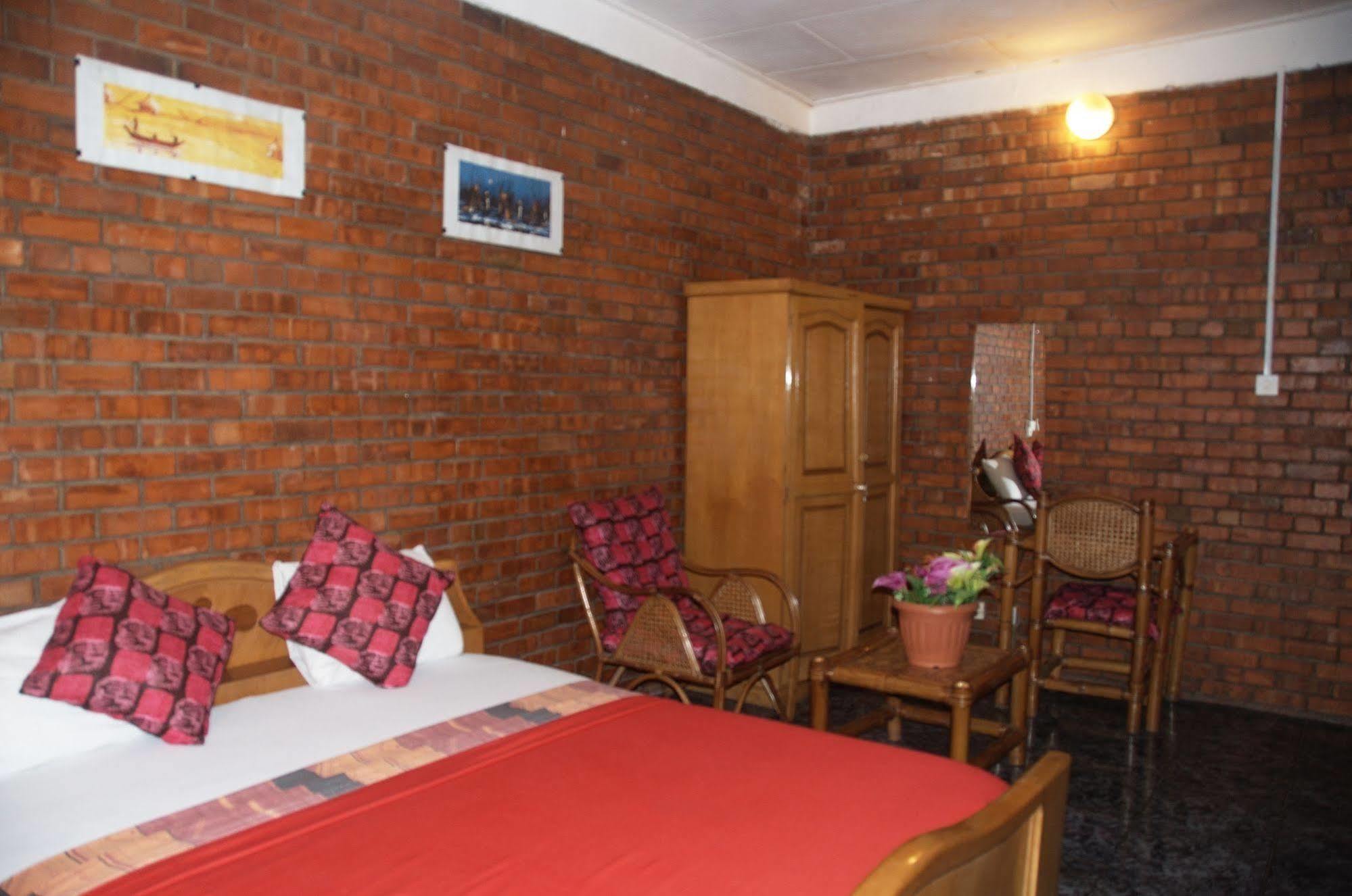 Joy Family Lodge Amasaman Экстерьер фото