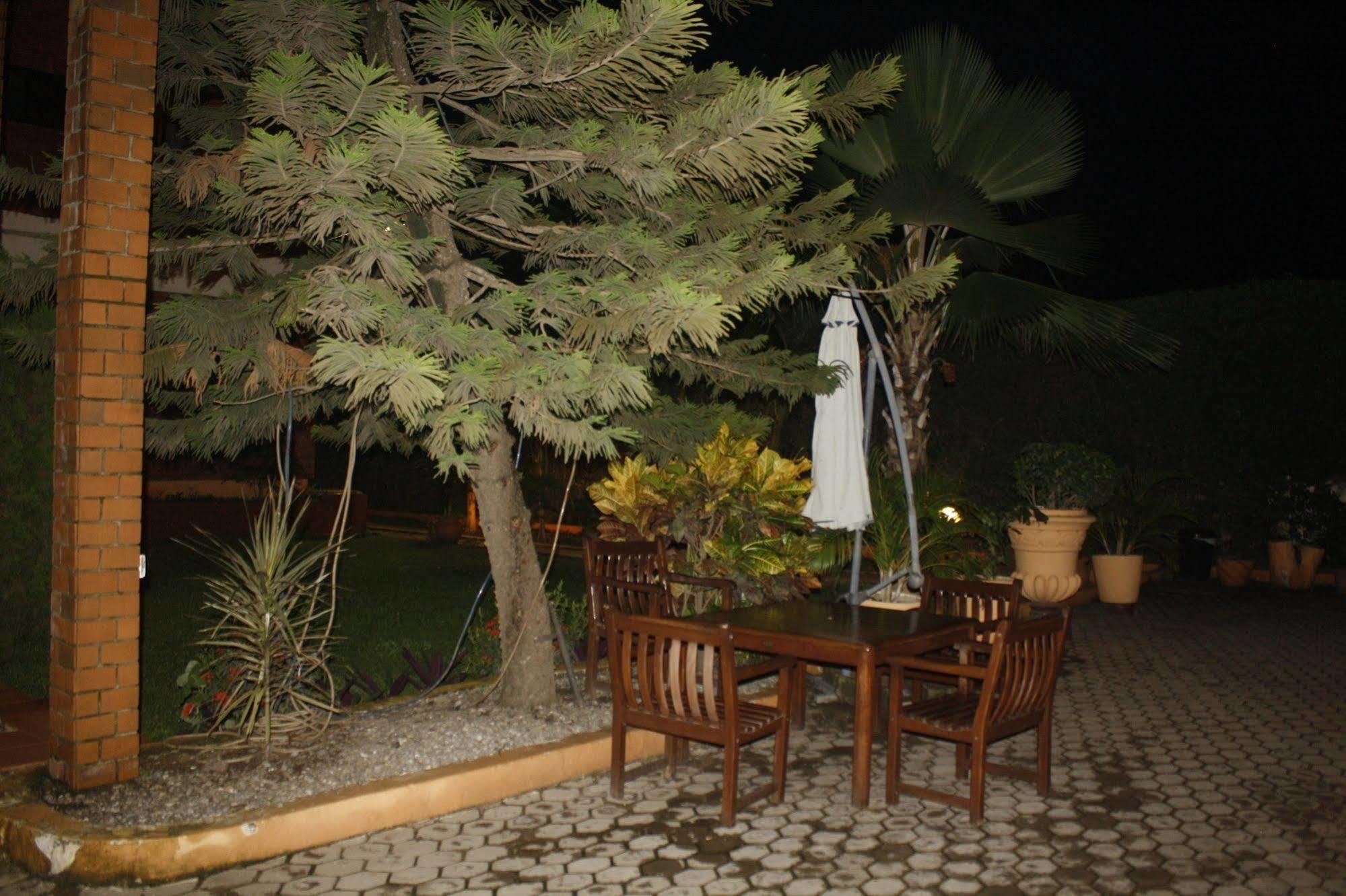 Joy Family Lodge Amasaman Экстерьер фото