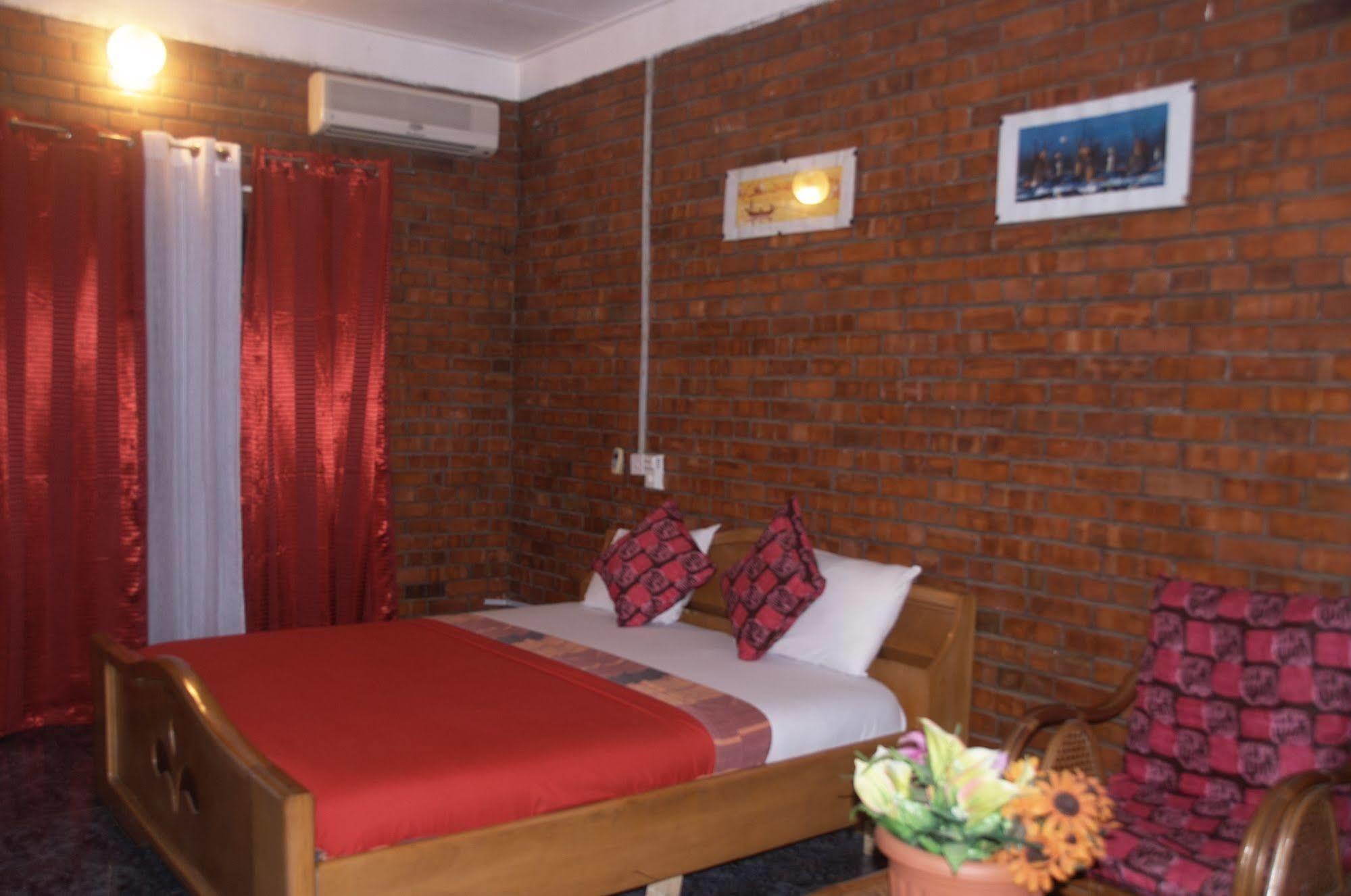 Joy Family Lodge Amasaman Экстерьер фото