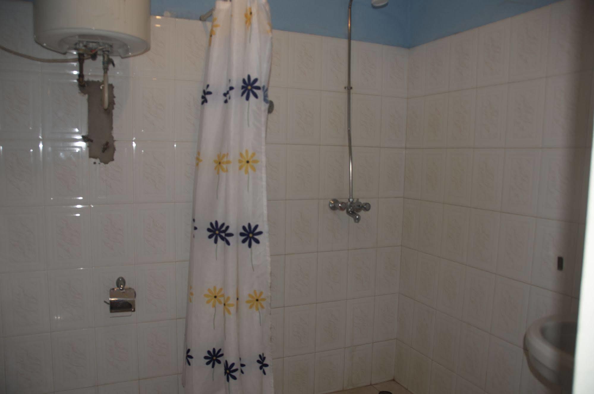 Joy Family Lodge Amasaman Экстерьер фото